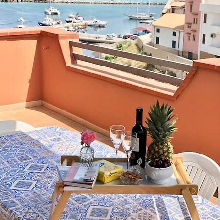 By The Sea Bed & Breakfast Теразини Екстериор снимка