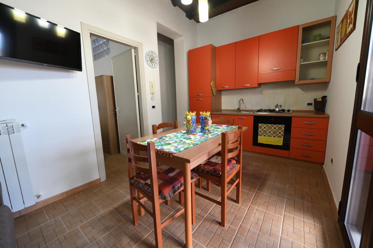 By The Sea Bed & Breakfast Теразини Екстериор снимка