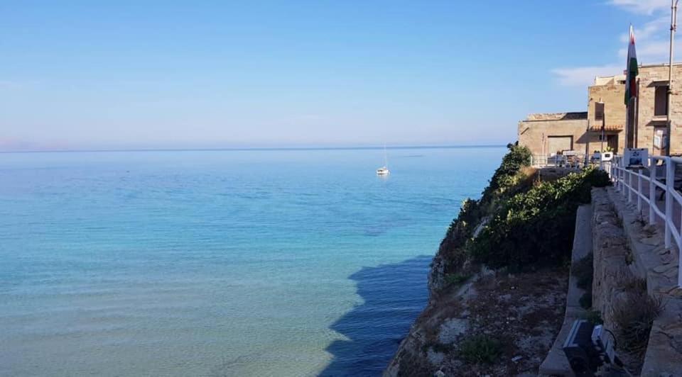 By The Sea Bed & Breakfast Теразини Екстериор снимка