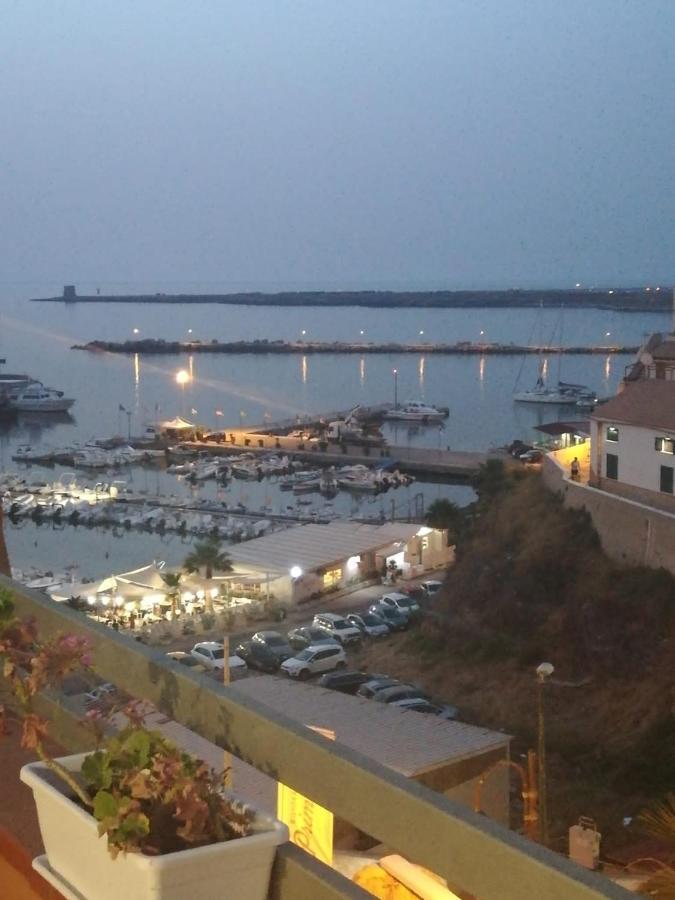 By The Sea Bed & Breakfast Теразини Екстериор снимка
